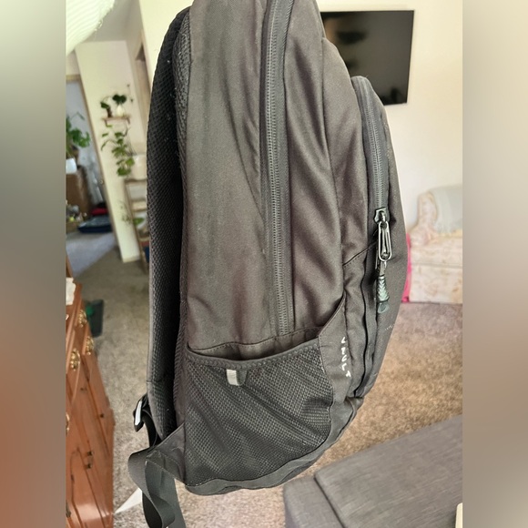 THE NORTH FACE Vault Backpack - Picture 8 of 10